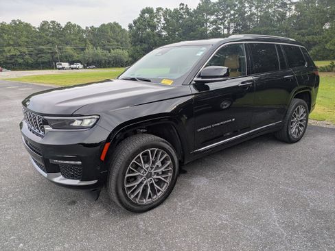 Used 2024 Jeep Grand Cherokee L Summit AWD/4WD image 2