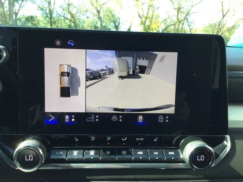 Used 2023 Chevrolet Colorado LT w/ LT Convenience Package III image 10