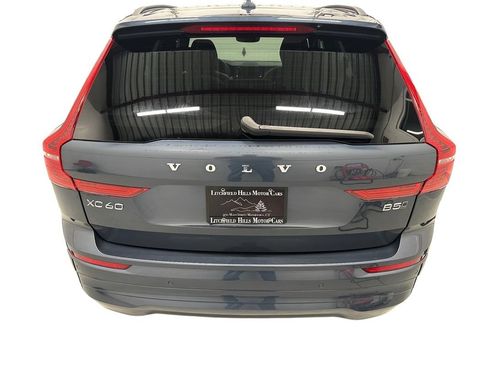 Used 2022 Volvo XC60 B5 Momentum w/ Climate Package AWD/4WD image 5
