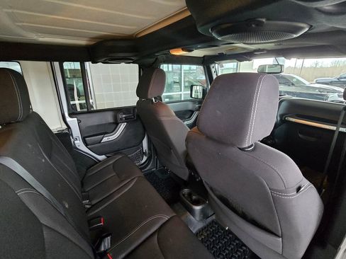 Used 2013 Jeep Wrangler Unlimited Sahara w/ Connectivity Group image 17