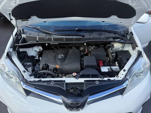 Used 2020 Toyota Sienna LE w/ LE Preferred Package FWD image 30