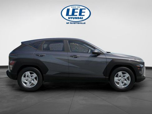 New 2026 Hyundai Kona SE image 2