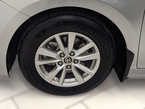 Used 2025 Toyota Camry LE w/ Convenience Package image 9