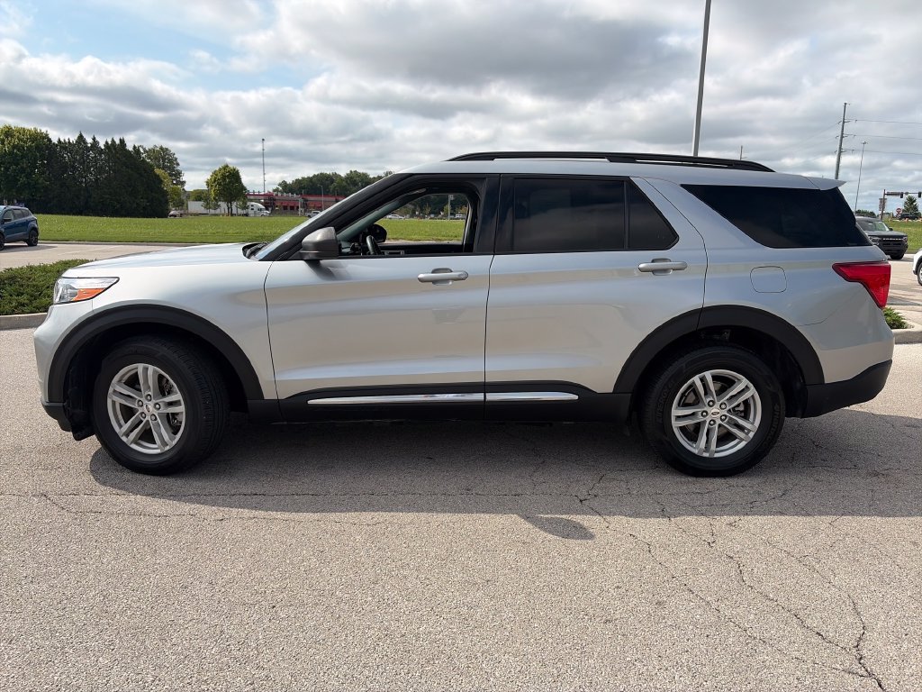 Used 2024 Ford Explorer XLT w/ Equipment Group 202A AWD/4WD image 4