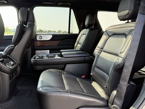 Used 2020 Lincoln Navigator Reserve w/ Luxury Package image 15