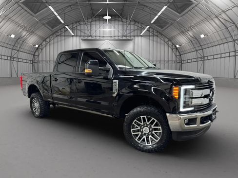 Used 2018 Ford F250 Lariat w/ Lariat Ultimate Package AWD/4WD image 8