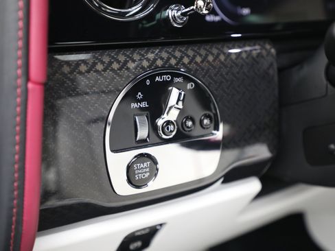 Certified 2025 Rolls-Royce Cullinan Black Badge image 45