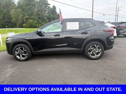 Used 2025 Chevrolet Trax LT FWD image 3