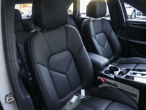 New 2026 Porsche Macan AWD/4WD image 41