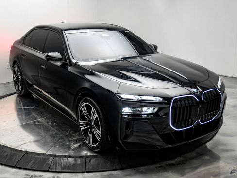 Used 2025 BMW i7 xDrive60 w/ Executive Package AWD/4WD image 26