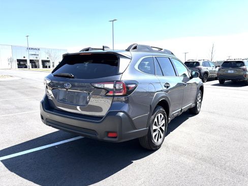 Certified 2025 Subaru Outback Premium AWD/4WD image 9