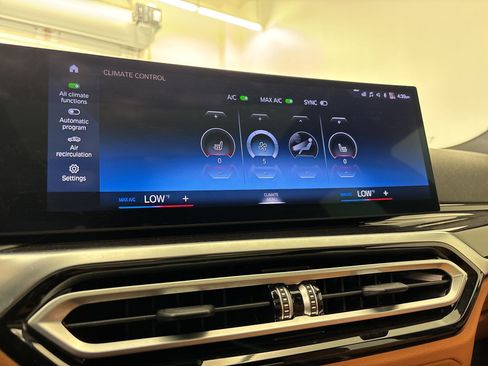 Used 2024 BMW 330i Sedan w/ Convenience Package image 27