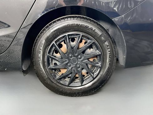 Used 2018 Chevrolet Cruze LS FWD image 28