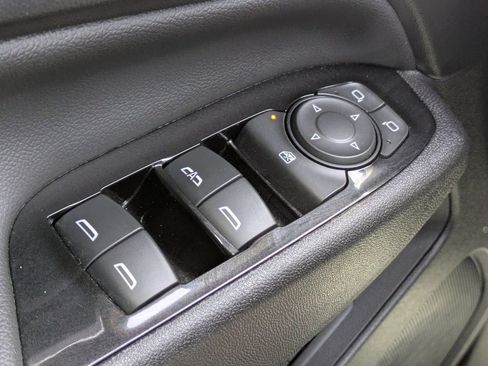 Used 2023 Chevrolet Equinox Premier image 25