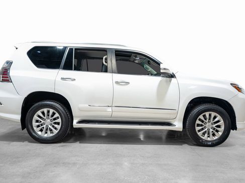 Used 2017 Lexus GX 460 Premium w/ Premium Package image 18