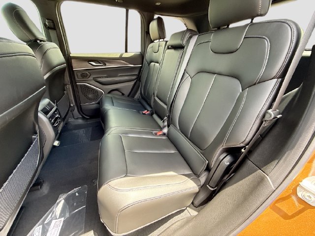 New 2026 Jeep Grand Cherokee Limited w/ Limited Altitude Package RWD image 18