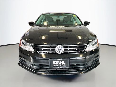 Used 2018 Volkswagen Jetta SE image 3