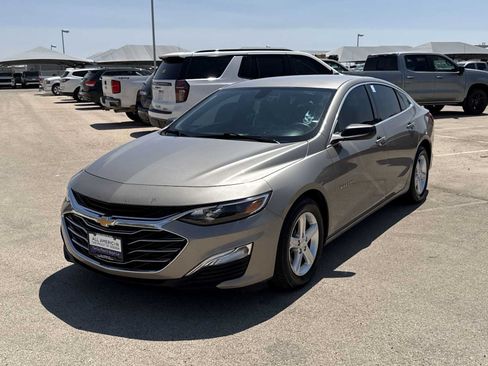 Used 2022 Chevrolet Malibu LS FWD image 4