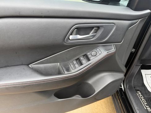 Used 2025 Nissan Rogue SV AWD/4WD image 11