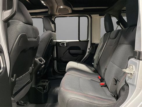 Used 2024 Jeep Wrangler Rubicon w/ Technology Group AWD/4WD image 38