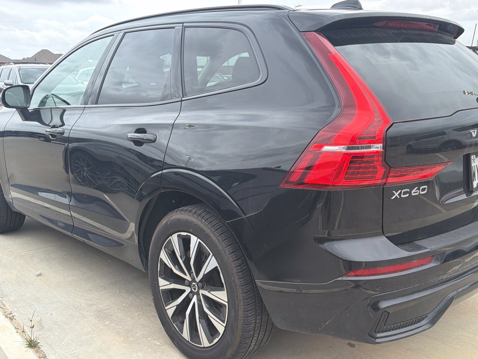 Used 2025 Volvo XC60 B5 Plus AWD/4WD image 6