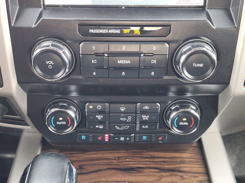 Used 2020 Ford F150 Lariat image 21