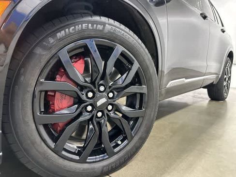 Used 2023 Cadillac XT6 Sport w/ Technology Package AWD/4WD image 29