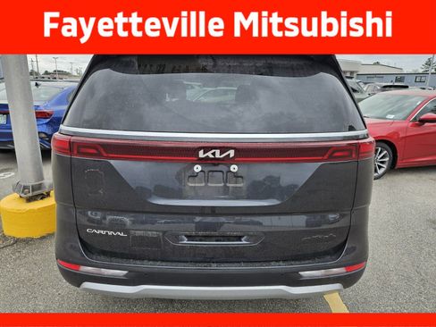 Used 2024 Kia Carnival LX image 11
