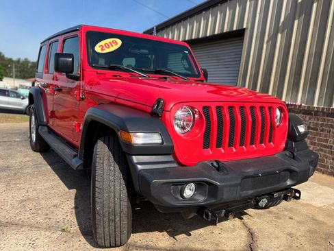 Used 2019 Jeep Wrangler Unlimited Sport S AWD/4WD image 2