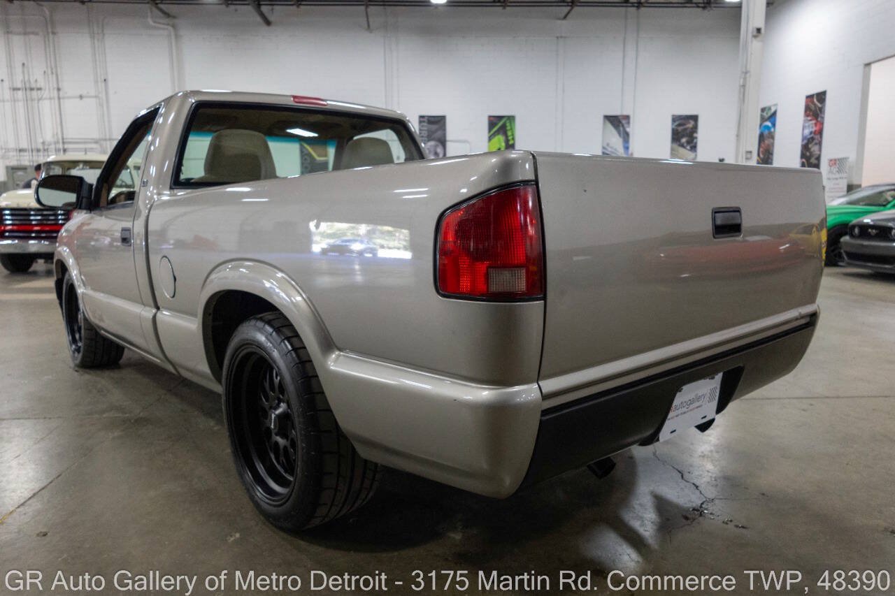 Used 1999 Chevrolet S10 Pickup LS w/ Preferred Equipment Group RWD image 4