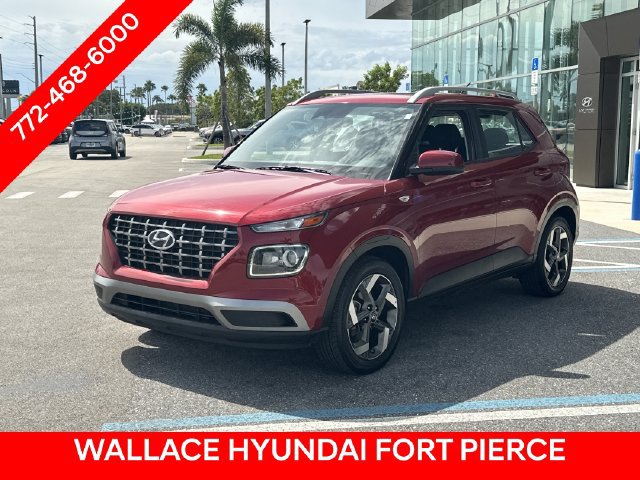 Used 2025 Hyundai Venue SEL FWD image 3