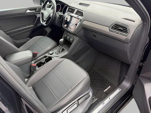 Used 2021 Volkswagen Tiguan SE R-Line image 11