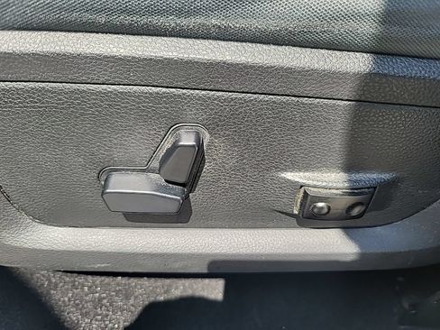 Used 2018 RAM 3500 SLT w/ Luxury Group RWD image 17