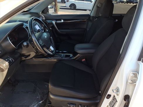 Used 2015 Kia Sorento LX image 17