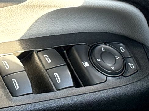 Used 2023 Chevrolet Equinox LS w/ Midnight Edition image 18