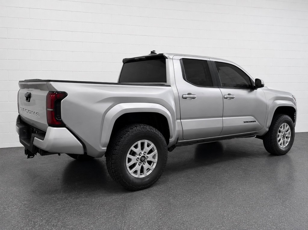 Used 2025 Toyota Tacoma SR5 AWD/4WD image 4