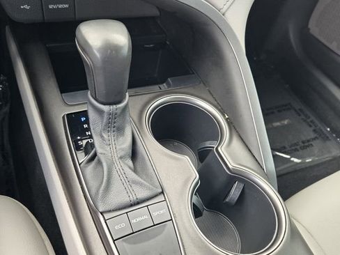 Used 2022 Toyota Camry SE FWD image 17