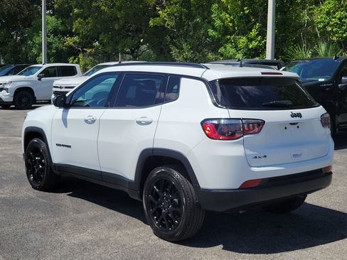 Used 2025 Jeep Compass Latitude w/ Altitude Special Edition AWD/4WD image 5