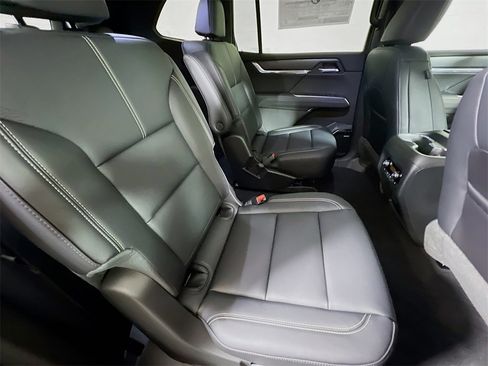 New 2026 GMC Acadia Elevation image 20