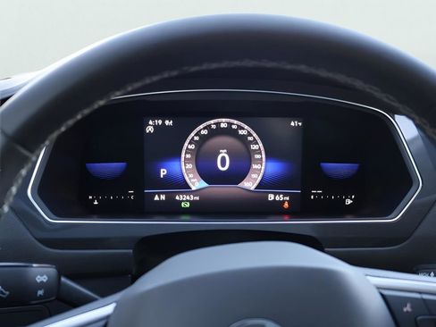 Used 2022 Volkswagen Tiguan SE w/ Panoramic Sunroof Package image 31