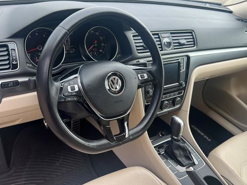 Used 2017 Volkswagen Passat 1.8T R-Line image 9