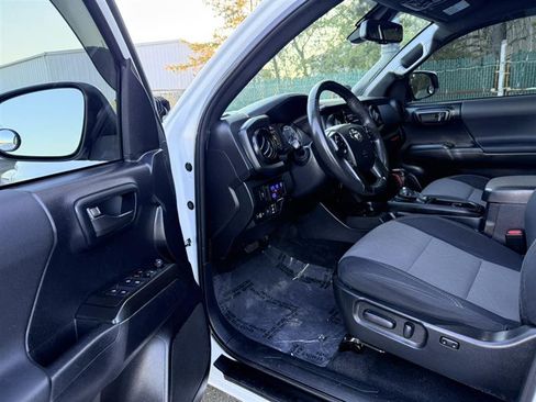 Used 2021 Toyota Tacoma TRD Off-Road w/ Technology Package image 26