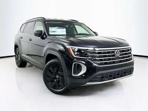 Used 2025 Volkswagen Atlas SE image 1