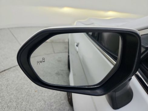 Used 2020 Toyota Camry SE w/ Sunroof Package image 21