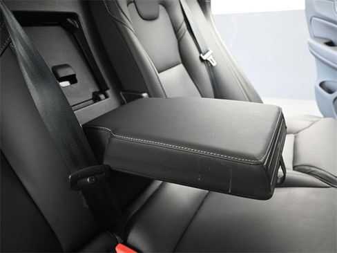 Used 2023 Volvo XC60 B5 Ultimate image 17