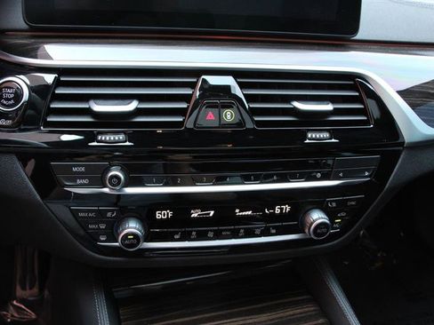 Used 2023 BMW M550i xDrive AWD/4WD image 32