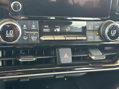 Certified 2023 Toyota Highlander XLE AWD/4WD image 25