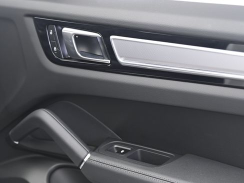 Certified 2023 Porsche Cayenne Platinum Edition AWD/4WD image 21