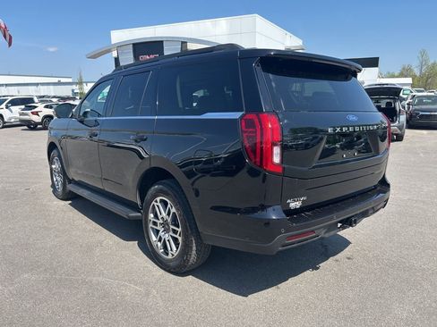 Used 2025 Ford Expedition Active AWD/4WD image 3