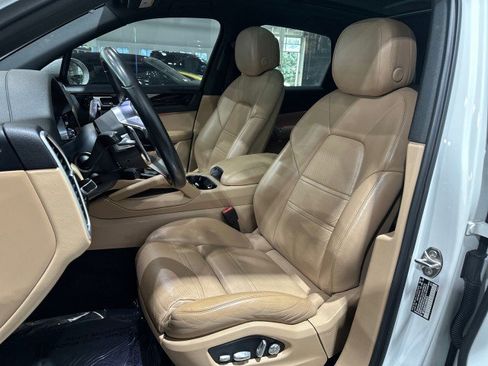Used 2019 Porsche Cayenne AWD/4WD image 5